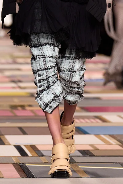 Look 32
